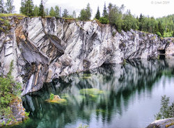 Лес, вода и мраморные скалы в Рускеала